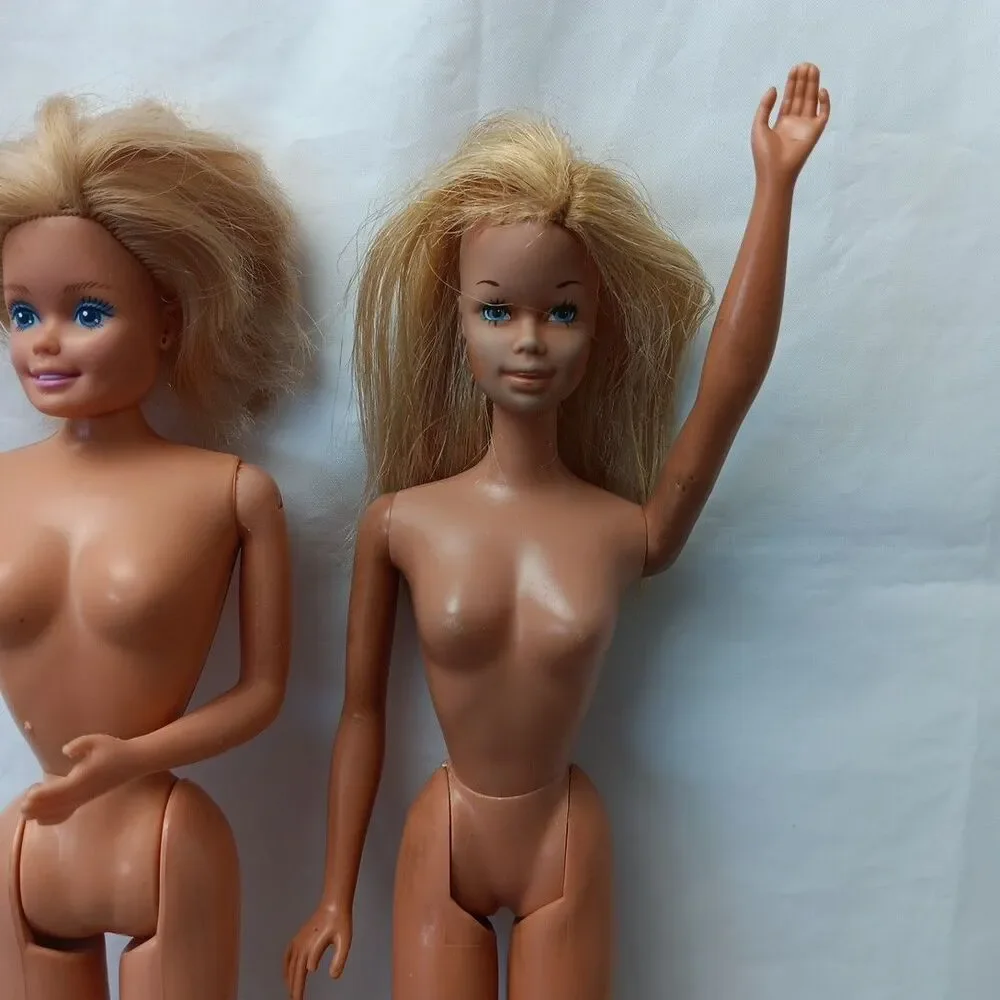 Barbie Vintage Twist and Turn Blonde Blue Eyes Damaged Nude Clicking Knees